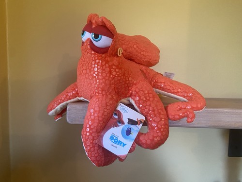 Disney store hank - disney, alla