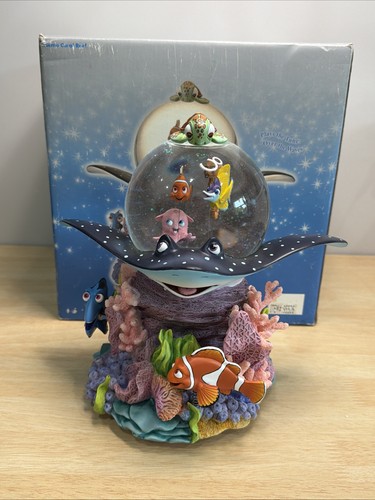 Disney store finding nemo - store,